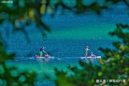 陈红瘦太狠!穿抹胸裙差点挂不住了,难怪身旁的孙红雷都乐开了花